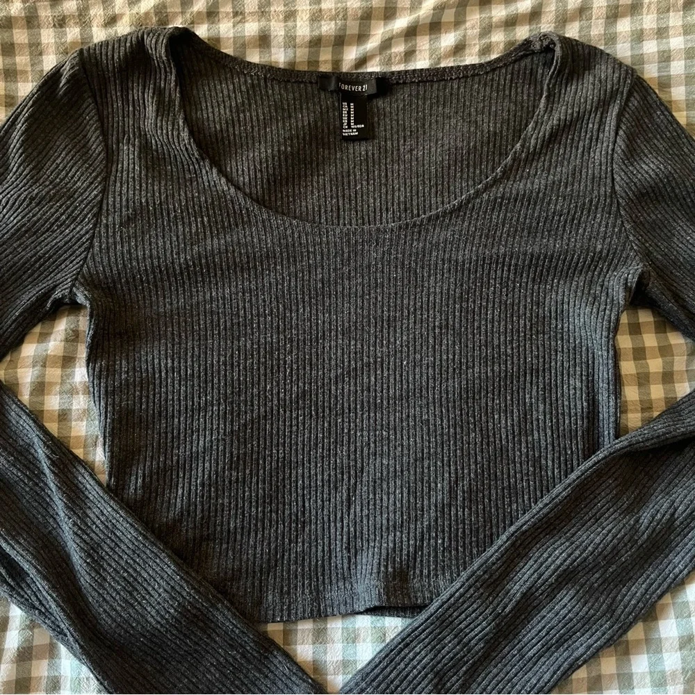 Long Sleeve Ribbed Crop Top - Picture 3 of 6